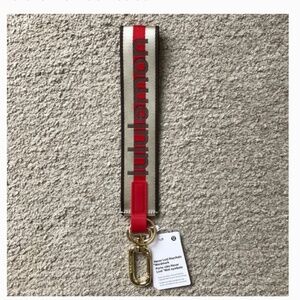 LULULEMON Never Lost Keychain- Wordmark.NWT z